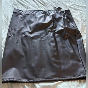 4x Torrid Pleather Pencil Skirt - Deep Black